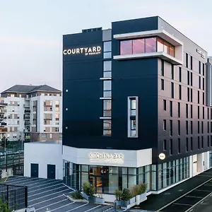 Courtyard By Marriott Paris Hotel