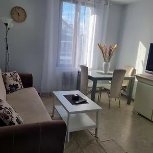 Jolie F2-5mn De L'aeroport D'orly Parking Prive Gratuit Appartement